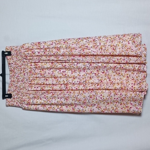 Torrid NWT Floral Elastic Waist Tea Length Skirt Size 2 equivalent to an 18-20 - Picture 2 of 12